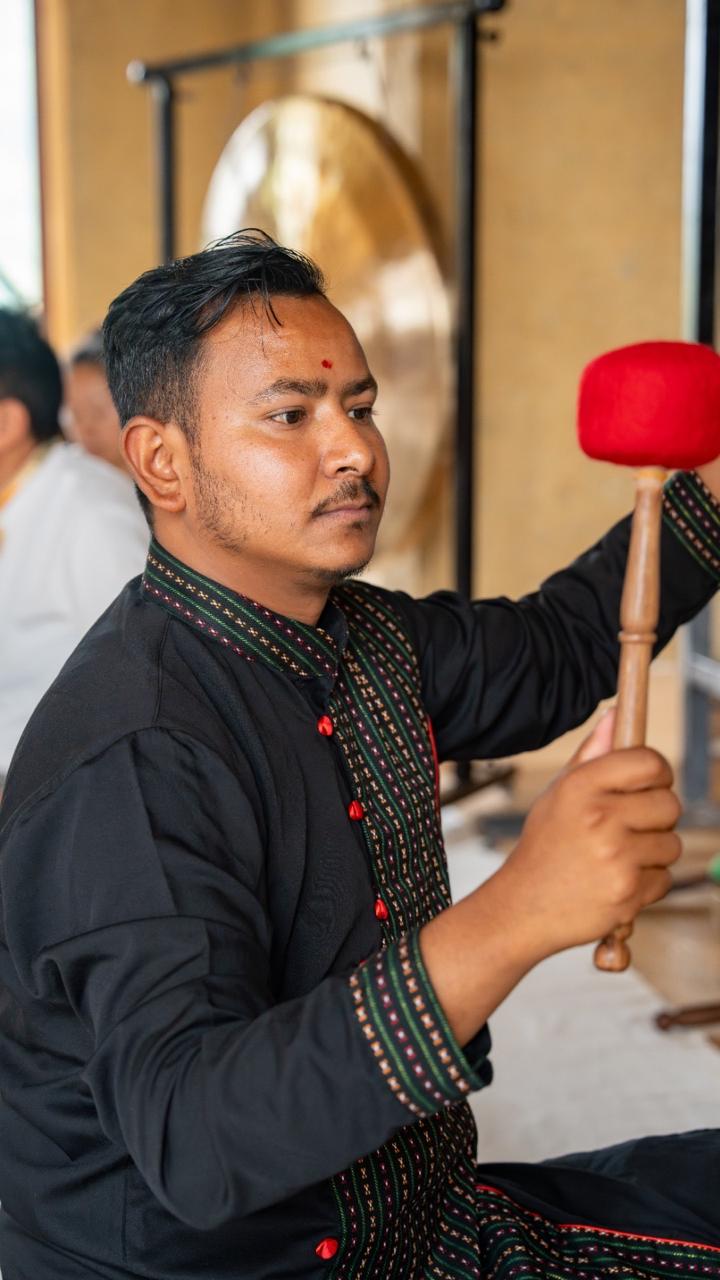 Gong Teacher